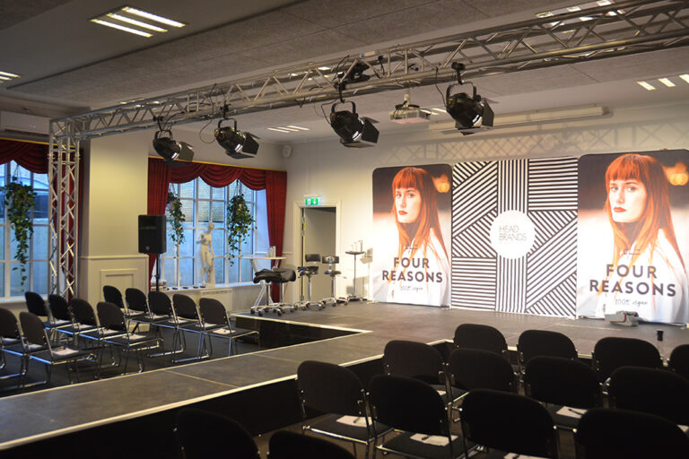 Sceneshow og undervisning med frisørmestre